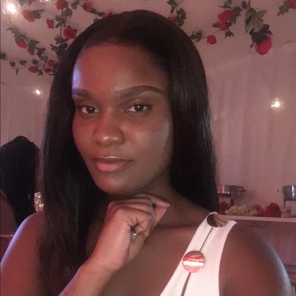 Meet your Posher, Stephanie - Picture 3 of 5